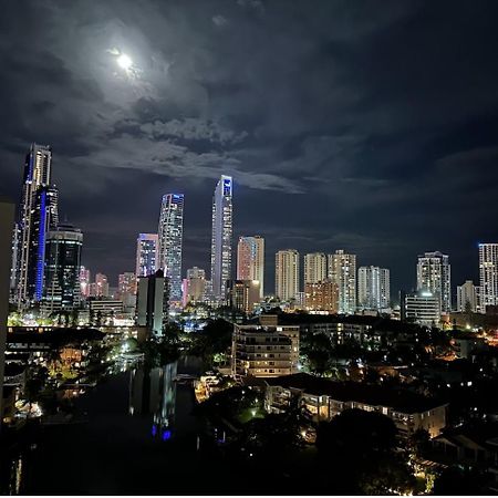 Amazing Views Surfers Paradise 2 Bedroom Unit Close To Everything Gold Coast Buitenkant foto